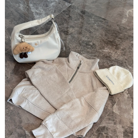 Lululemon小号奶包子City Essentials 小号肩包 3L