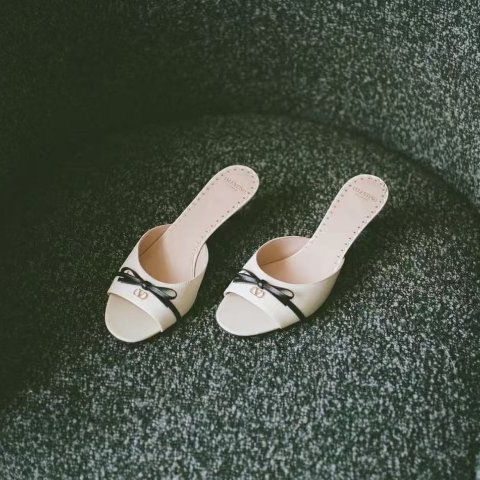 White 蝴蝶结高跟凉鞋 皮革
