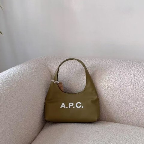 A.P.C.26年早春新款！Baby Ninon 斜挎包 卡其色