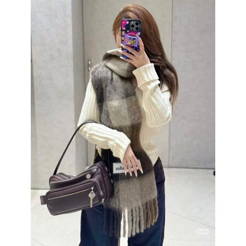 Camero 棕色派对包