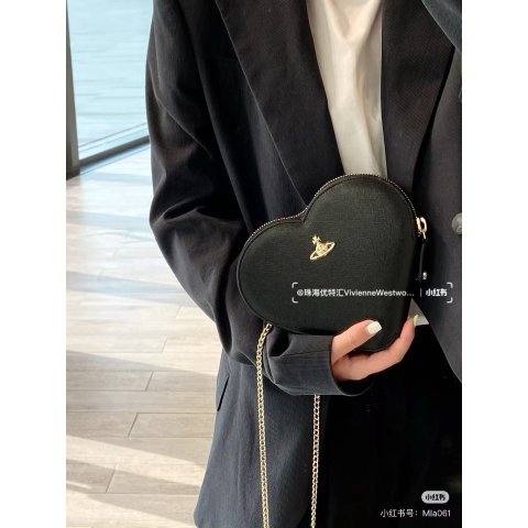 Vivienne WestwoodBlack New 爱心斜挎包