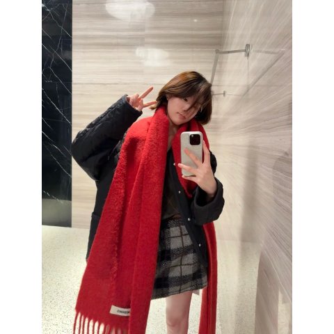 Jacquemus 流苏围巾 标志贴