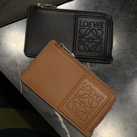 Loewe Anagram压纹卡包