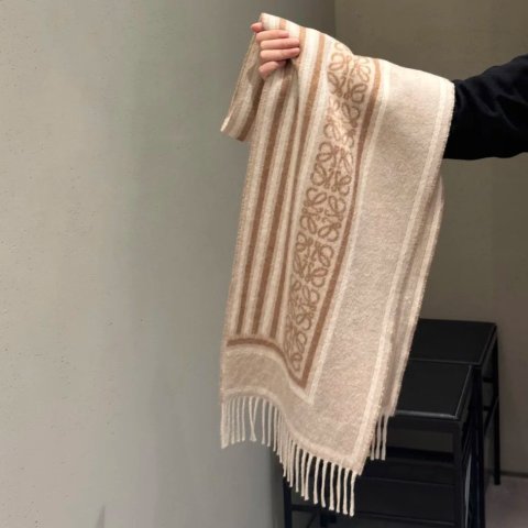 Loewe加拿大官$830Loewe Anagram 流苏围巾