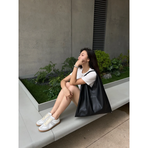 Black Triangle 托特包 黑色