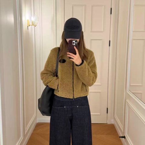 Taupe 羊羔绒短夹克