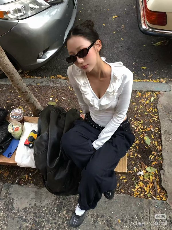 Openyy White 荷叶边上衣