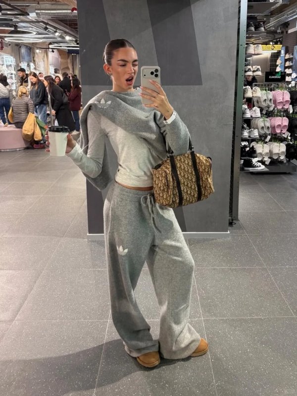 adidas Originals 阔腿绒裤