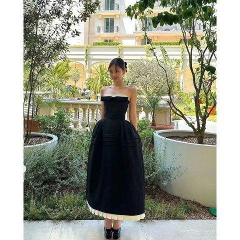 Black 花苞中长连衣裙