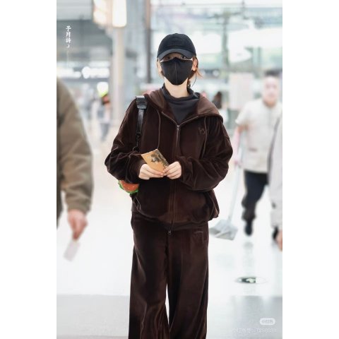 openyy 棕色天鹅绒连帽衫