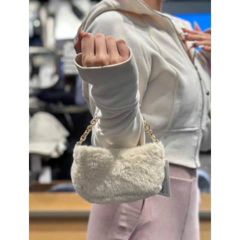 Lululemon娇滴滴的小包！City Essentials Nano毛绒斜挎包
