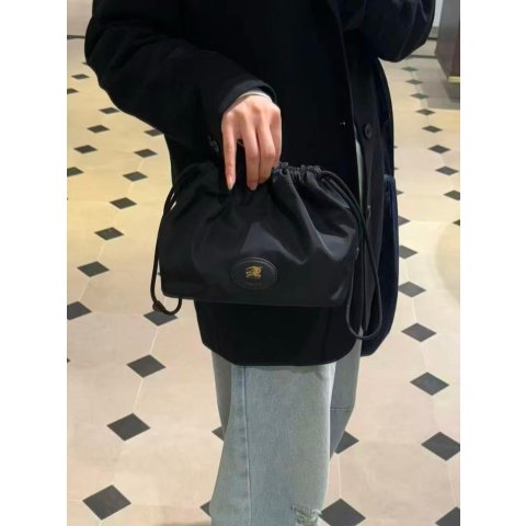 Black 束口小手包