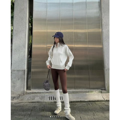 Wool-Blend 麻花针织腿套