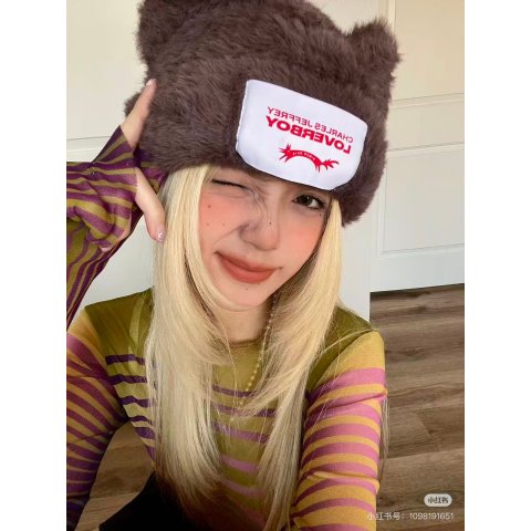 Charles Jeffrey Loverboy图源来自@凱西/xhsFluffy 毛绒棕色针织帽