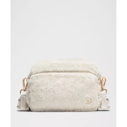 Lululemon Everywhere 单肩包 羊羔绒 2L