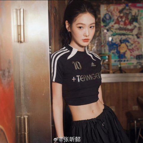 Adidas实际没有这么短宝宝们Adilenium 球衣风T恤