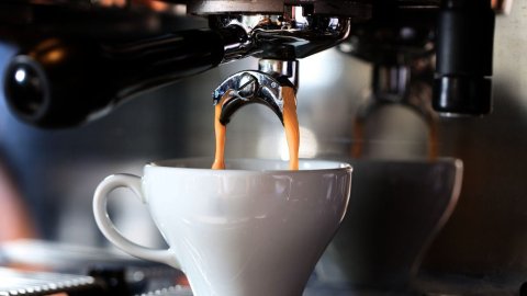 咖啡牛肉“狂飙”！加拿大2025年12月通胀率再涨2.4%，你的“咖啡自由”还好吗？