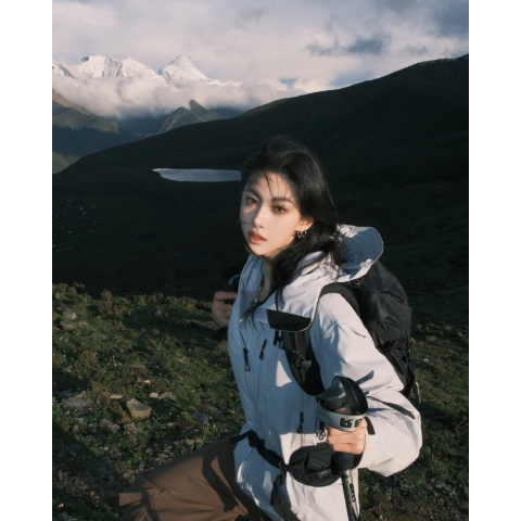 Helly Hansen Alphelia 女滑雪夹克