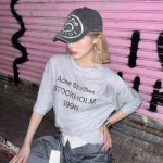 SSENSE 女生短袖巨折 | Moschino印花短袖$54