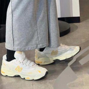  1000 女士运动鞋