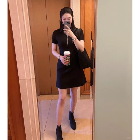 半拉链小黑裙