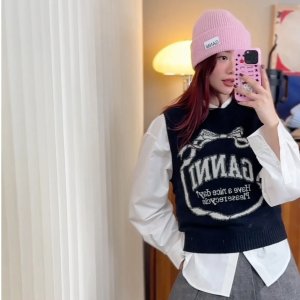 Ganni新下折扣区，45%羊毛蝴蝶结印花马甲