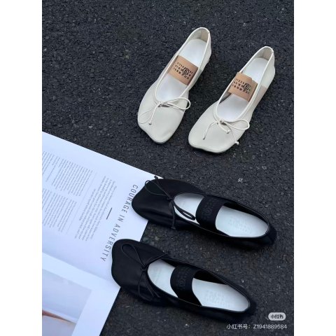 白色款芭蕾平底鞋