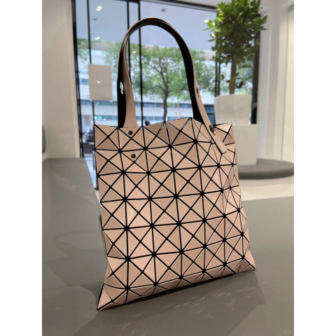 Bao Bao Issey Miyake经典奶茶色！电脑随便装Gray Prism 金属托特包