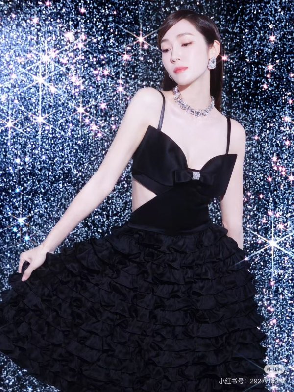 Black 镂空迷你连衣裙