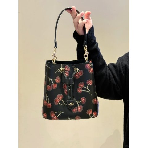 Rowan 樱桃印花水桶包