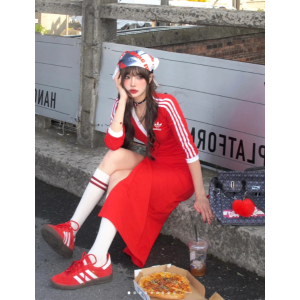 Adidas红色辣妹裙 旺！Adicolor 超长裙