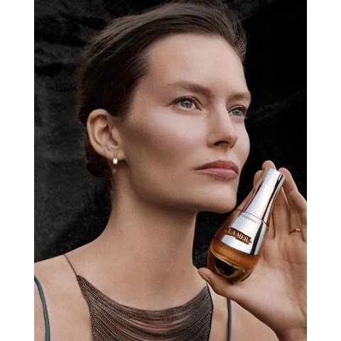 La Mer紧致提升，奢养流畅轮廓鎏金精华30ml