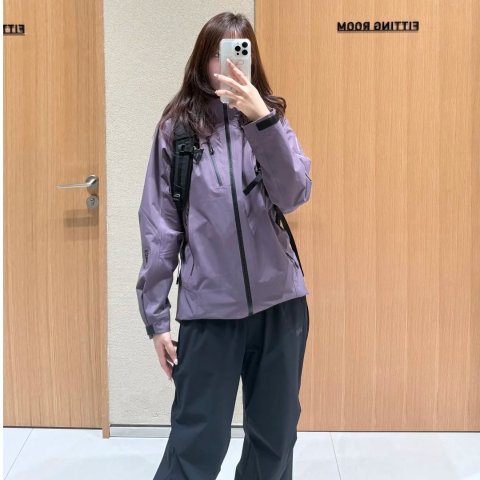 美成啥了！雾海中的紫霞 仅剩M码！Momentum 三层弹力夹克 女款