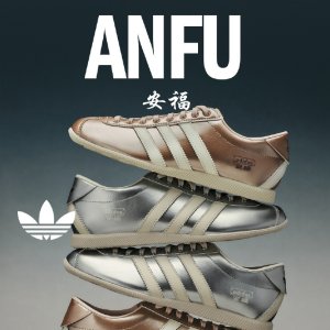 Jennie 率先上脚玛丽珍款！