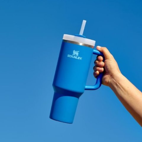 Stanley半价补了！私有天空的颜色Quencher H2.0 吸管杯 40oz 蓝色