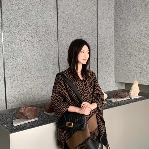 Fendi大披肩 超级有气场BROWN 羊毛羊绒披肩