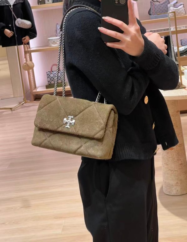 Kira Quilted Suede Shoulder Bag Kira 绗缝麂皮单肩包$364.65 超值好