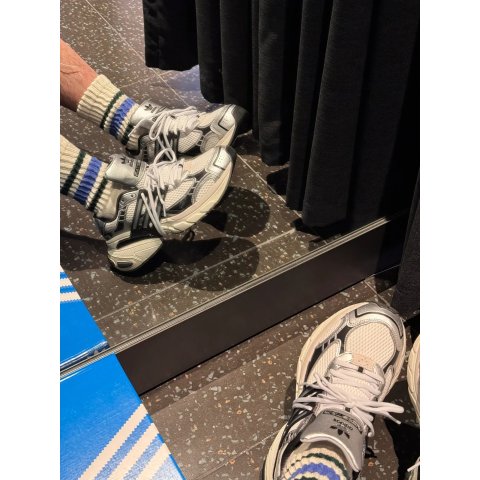 Adizero 透气网面运动鞋