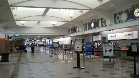 突发！美国德州国际机场空域紧急关闭10天，所有航班全线停摆！
