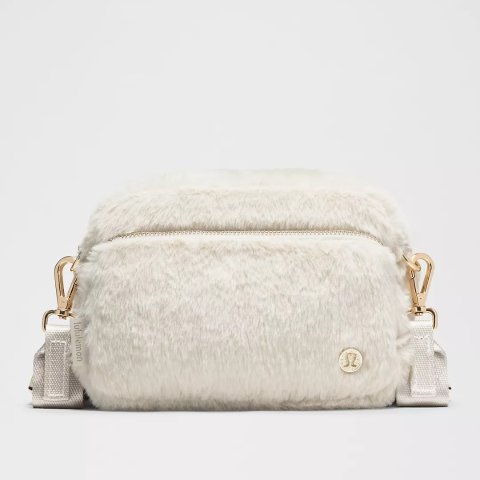 内含很多小隔层 实用lululemon被低估的好东西 相机包$59收