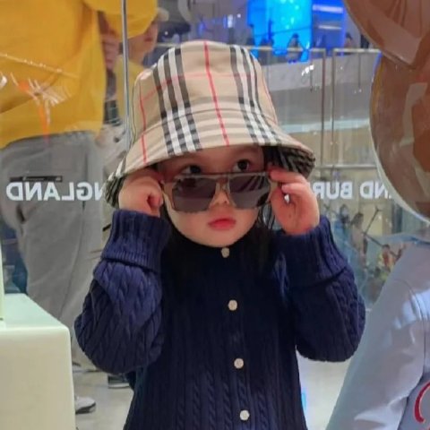 Burberry大童捡漏！渔夫帽