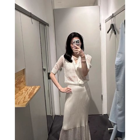 @巧克力布朗尼，版权属于原作者镂空针织衫