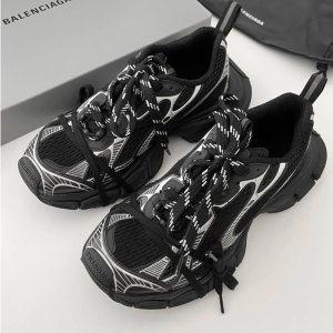 巴黎世家 抄底价 3XL也参加 adidas联名鞋€216（原€882）