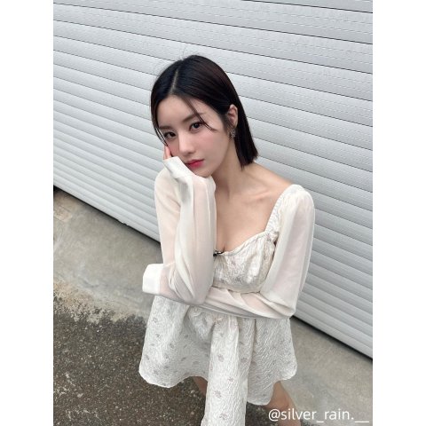 @权恩菲同款！方领印花小白裙