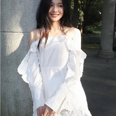 & Other Stories补货啦！！蕾丝玻璃珠肩带上衣