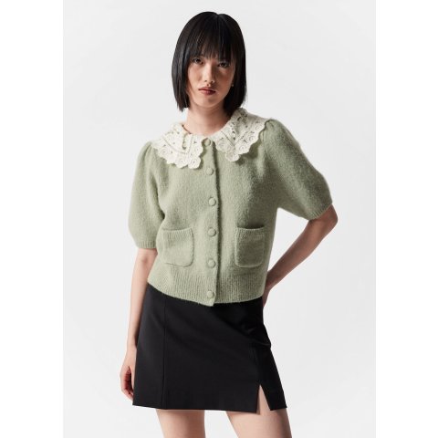 & Other StoriesOS怎么这么会做衣服啊！！牛油果色好嫩蕾丝翻领针织衫