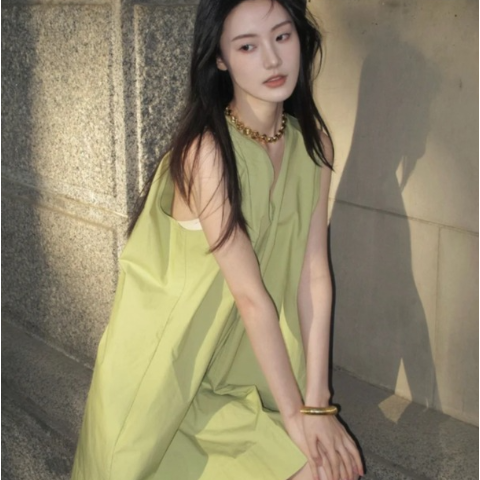 来捡漏呀~~绿色连衣裙