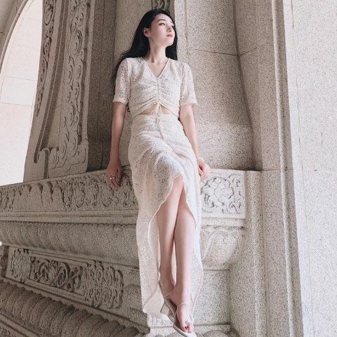 Maje露肤度刚刚好！连身裙