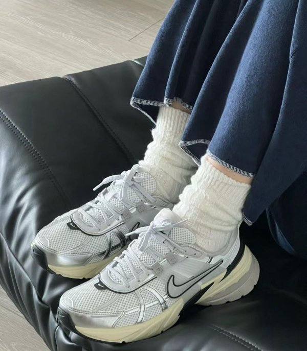 Nike V2k 运动鞋