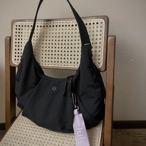 Lululemon黑色超经典嘟！蹲补货！@SylviaaaSlouchy牛角包